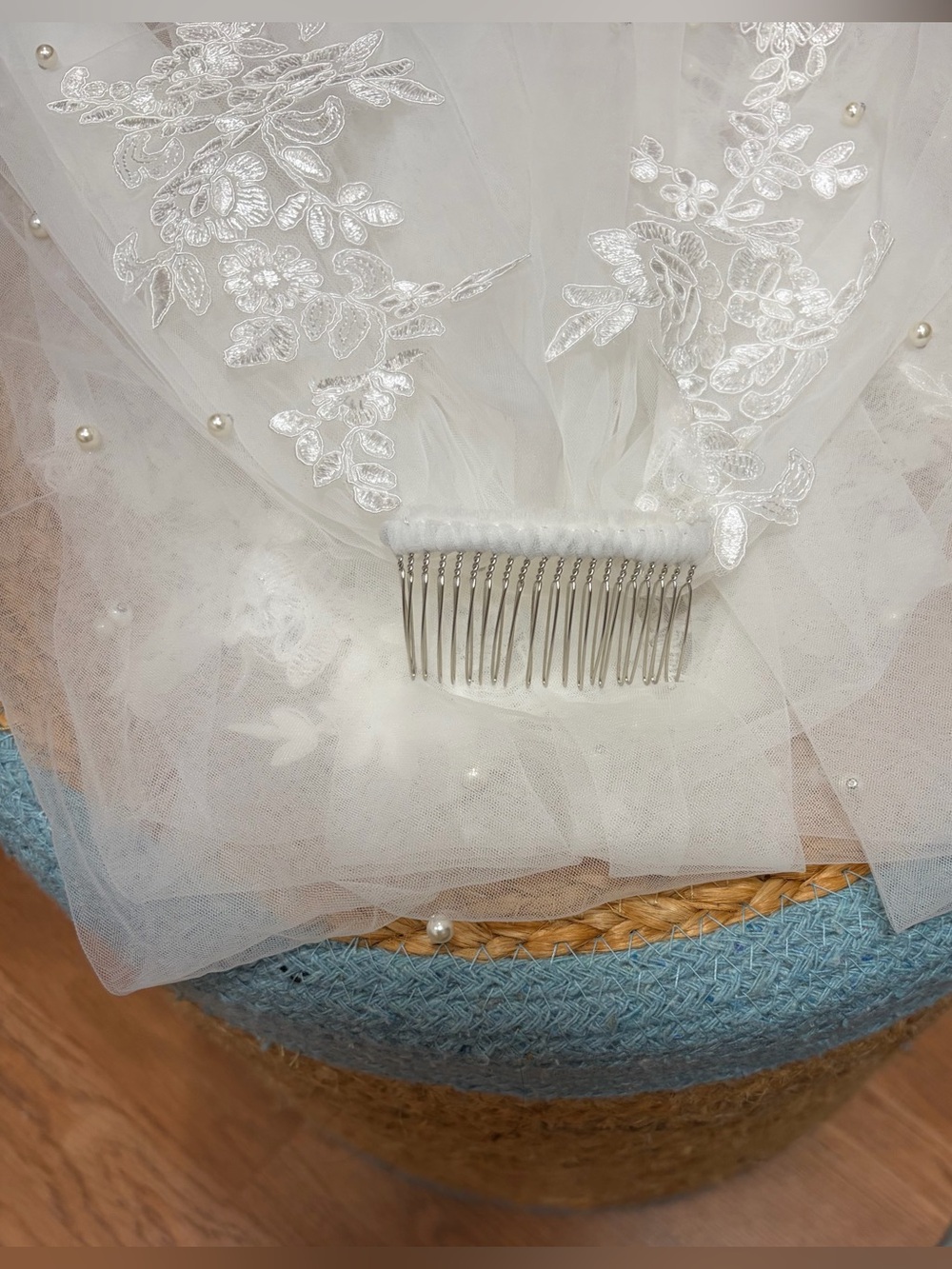 Lace-Edged Bridal Veil - Picture 3 of 3